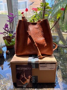 Portland Leather Meadow Butterfly Bucket Bag 🌾🏞️